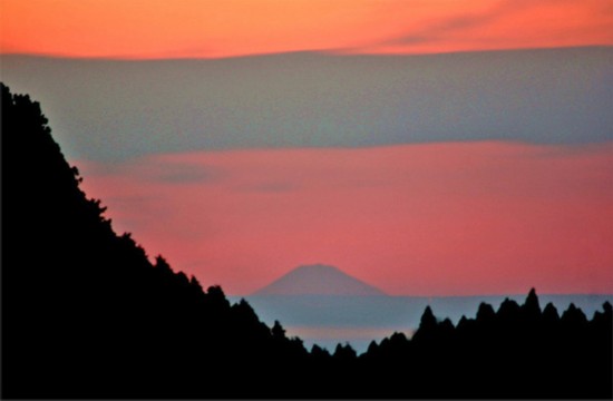 男子隔数百公里拍摄富士山创最远拍摄记录(图)