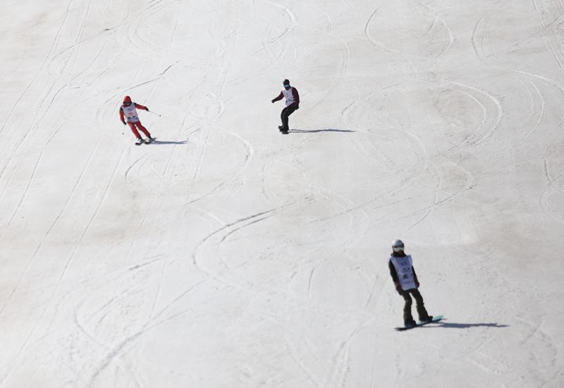 2017年河南省滑雪公开赛在伏牛山滑雪度假乐园盛大开幕