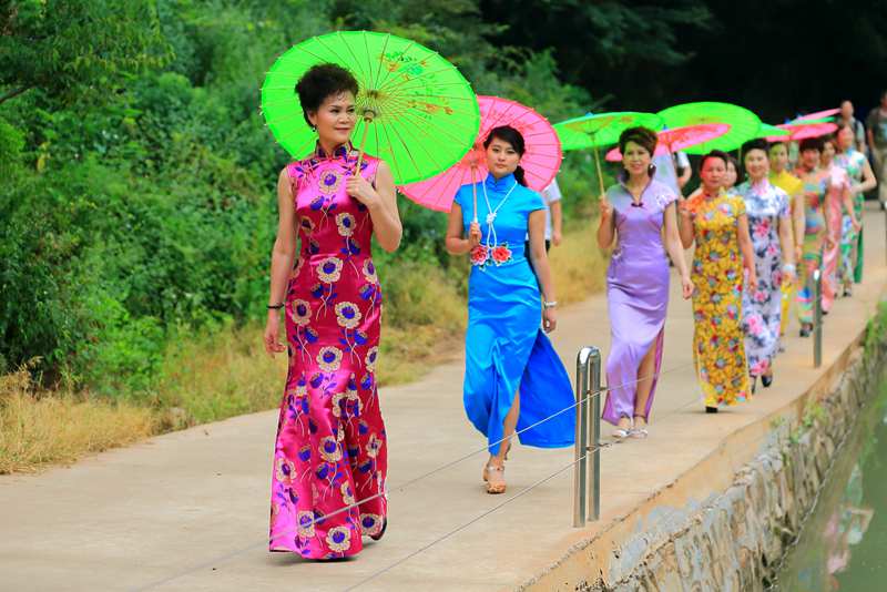豫西大峡谷“七彩花伞节”将于4月15日华丽开幕